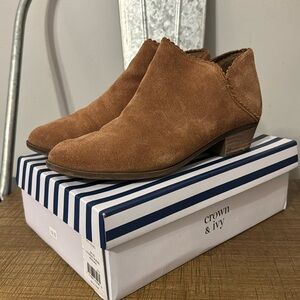 Tan Crown & Ivy Scalloped Booties size 10